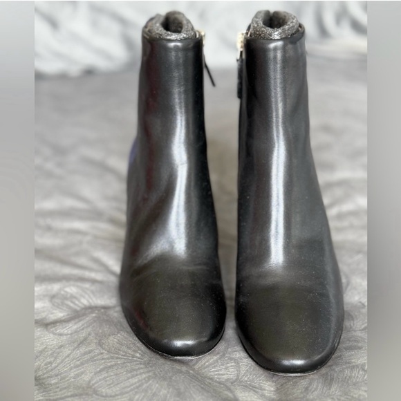 RARE Tory Burch Gigi Black Leather and Navy Suede Ankle Boots - Picture 5 of 8